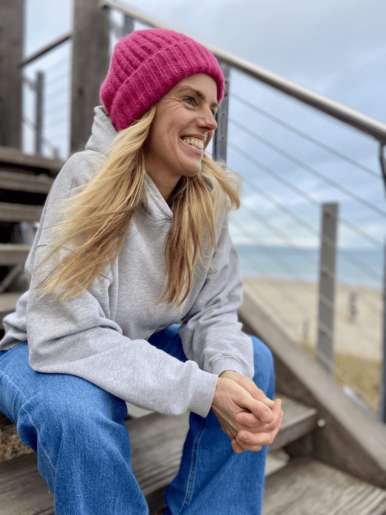 Alexandra Eckardt am Strand von Laboe