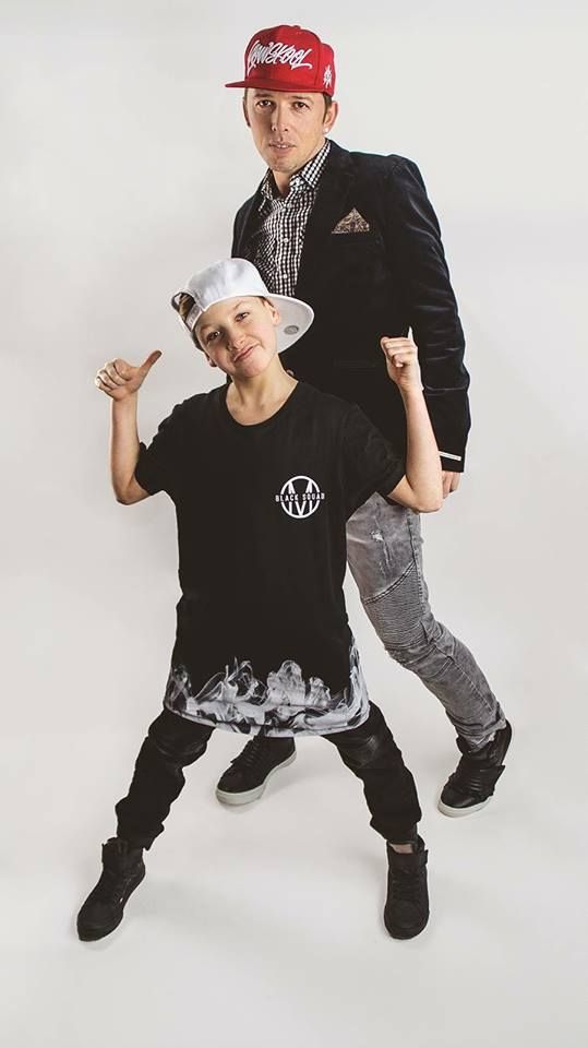 Miles Shane im Studio mit einem jungen Tänzer