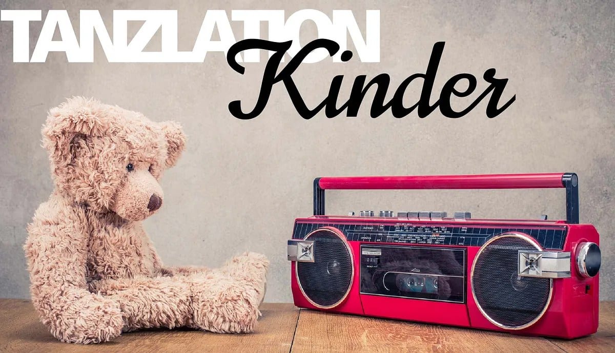 Teddybär neben einem roten Retro-Radio, TANZLATION Kinderkurse
