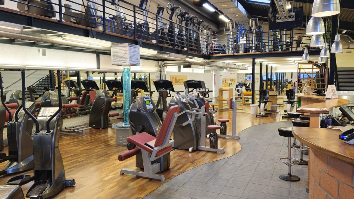 TC Training Center Lachen, Kraftbereich mit Galerie-Etage
