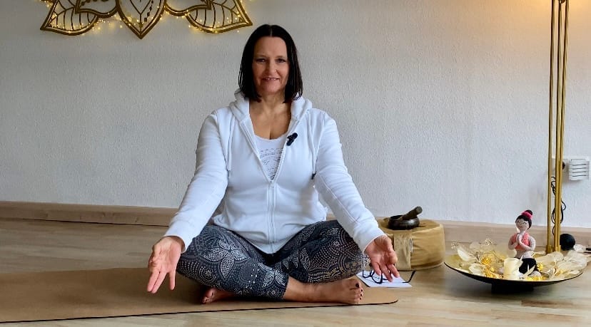 Ulrike Blomberg in Meditation — Yoga fürs Leben Lippstadt