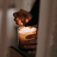 Slow Down Yoga am Abend